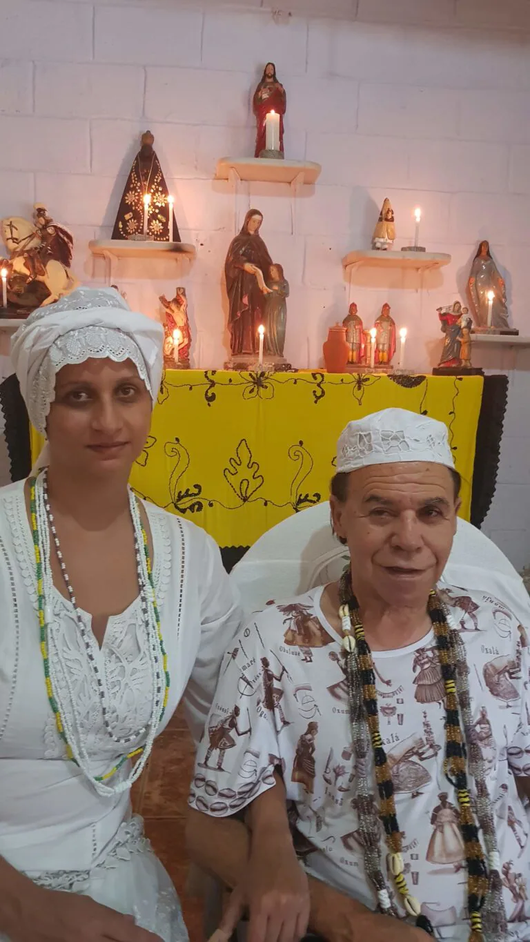 Mãe Michele durante atendimento espiritual